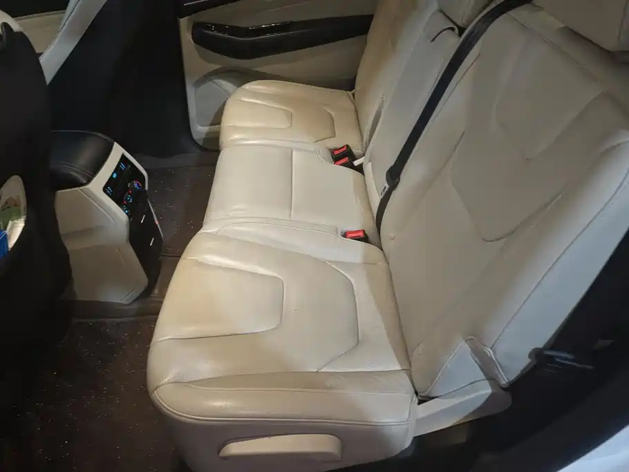 Photo 11 - Ford Edge
