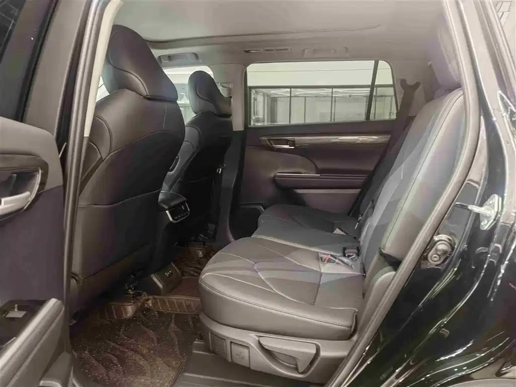 TOYOTA HIGHLANDER
