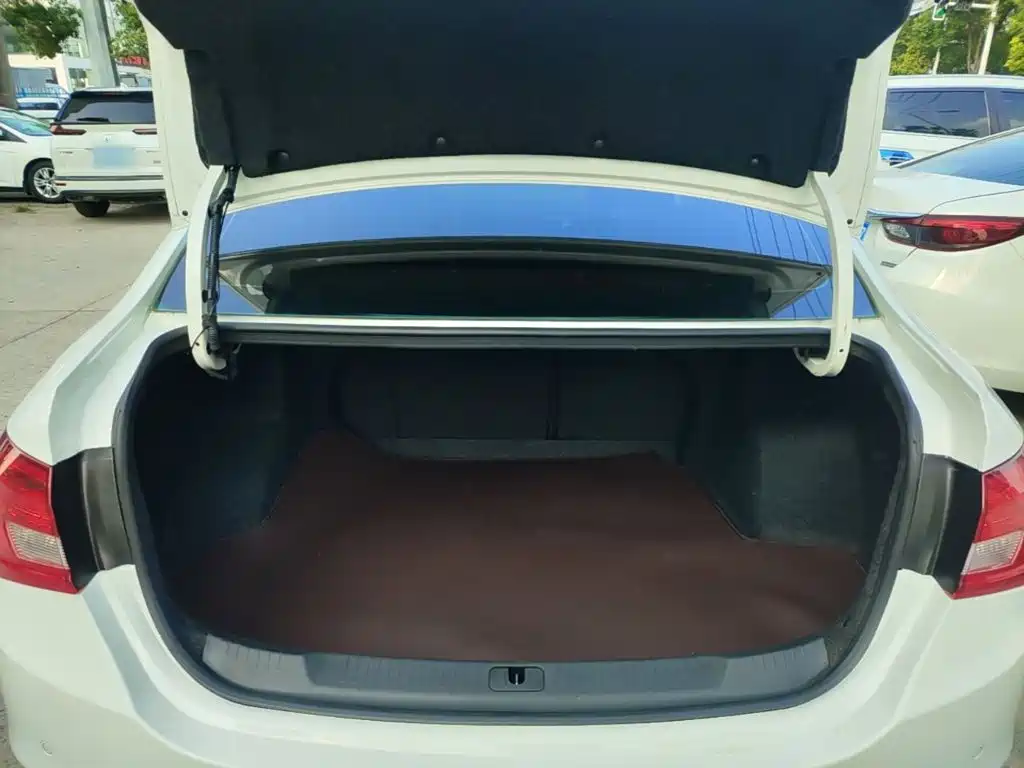 Фото 19 - Buick Excelle