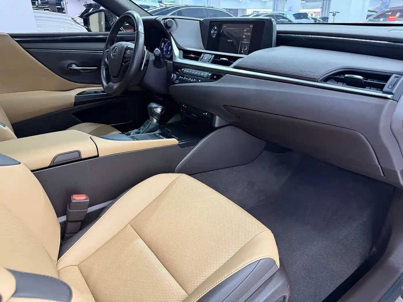 Lexus ES 2020 200 Excellence фото 7