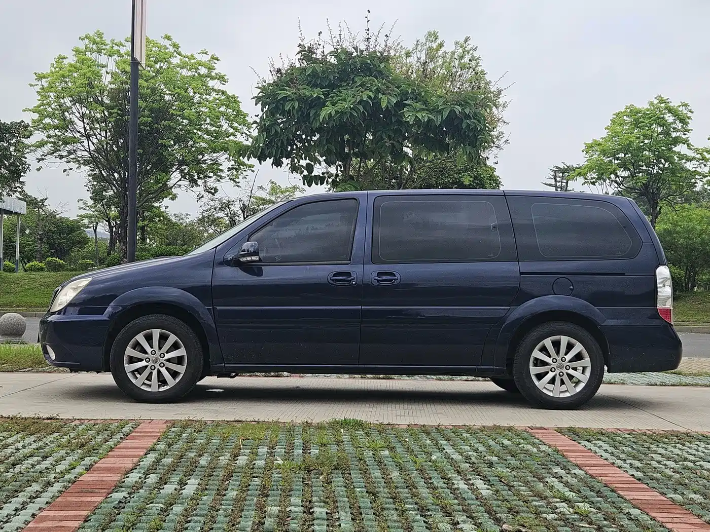 Photo 7 - Buick GL8