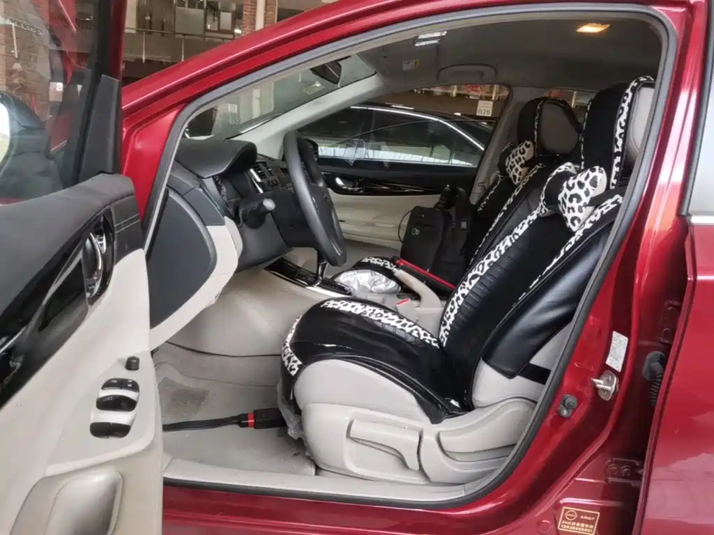 صورة 15 - Nissan Tiida