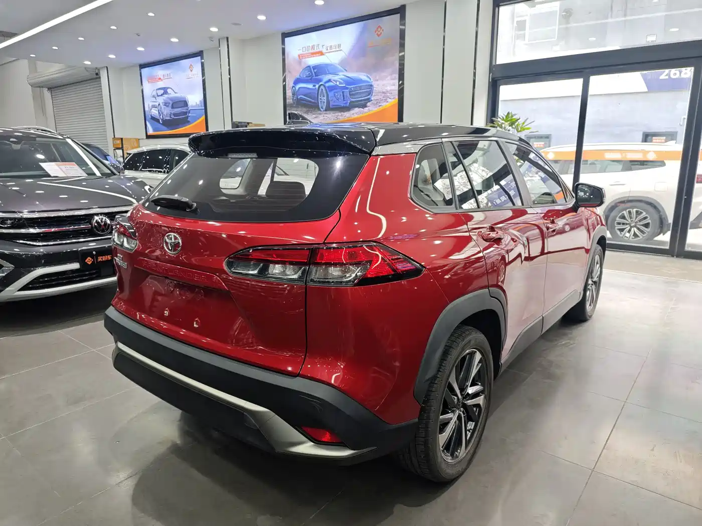 Toyota Frontlander 2022 2.0L CVT Luxury PLUS Edition фото 2