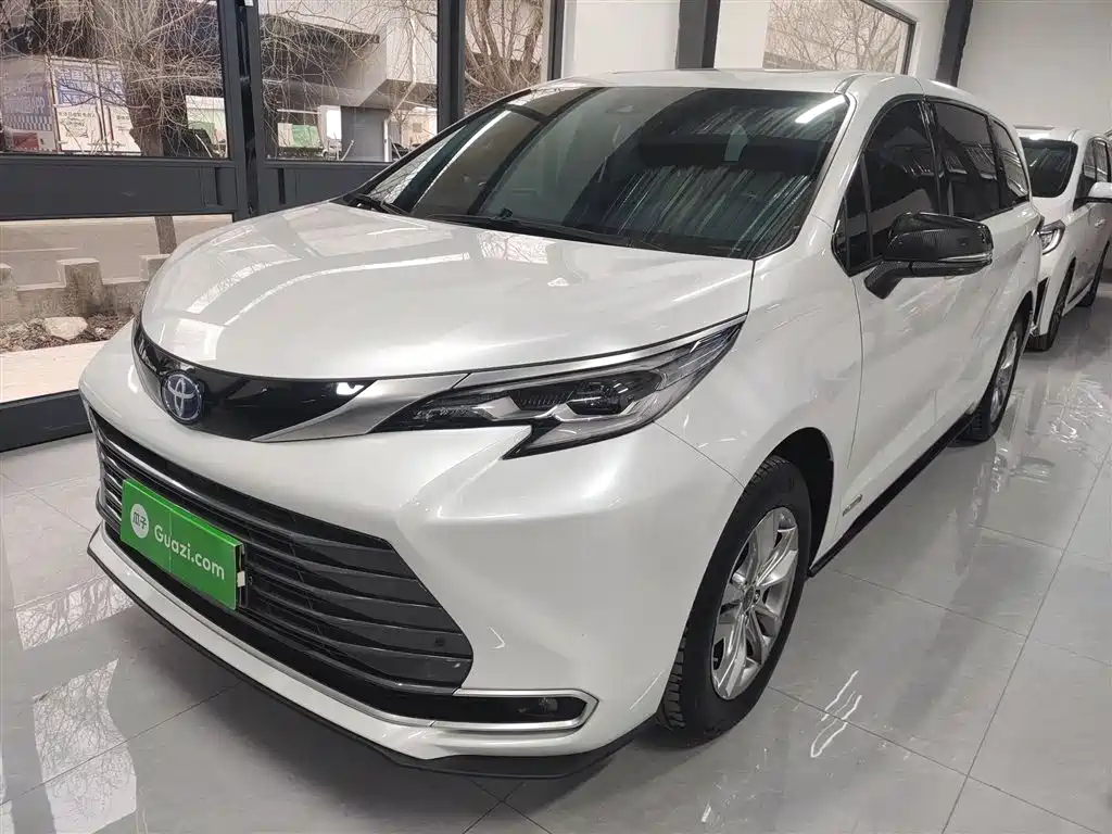 Toyota Sienna 2023 2.5L Hybrid Luxury Edition