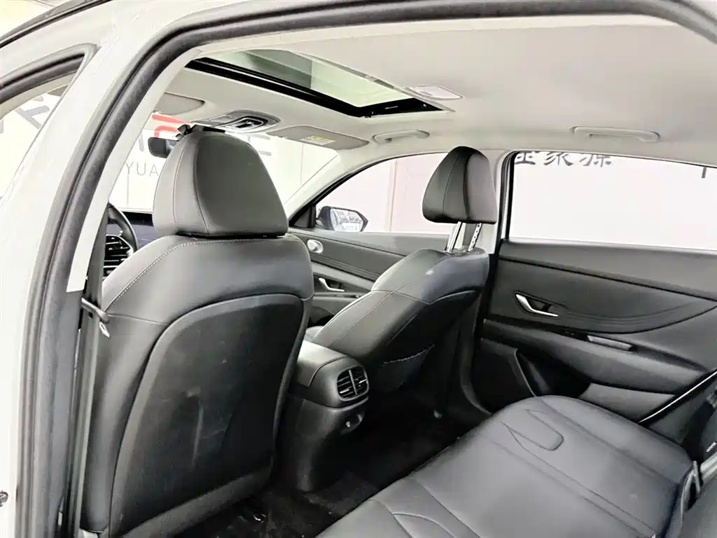 Hyundai Elantra 2023 Model 1.5L CVT LUX Premium Edition фото 11