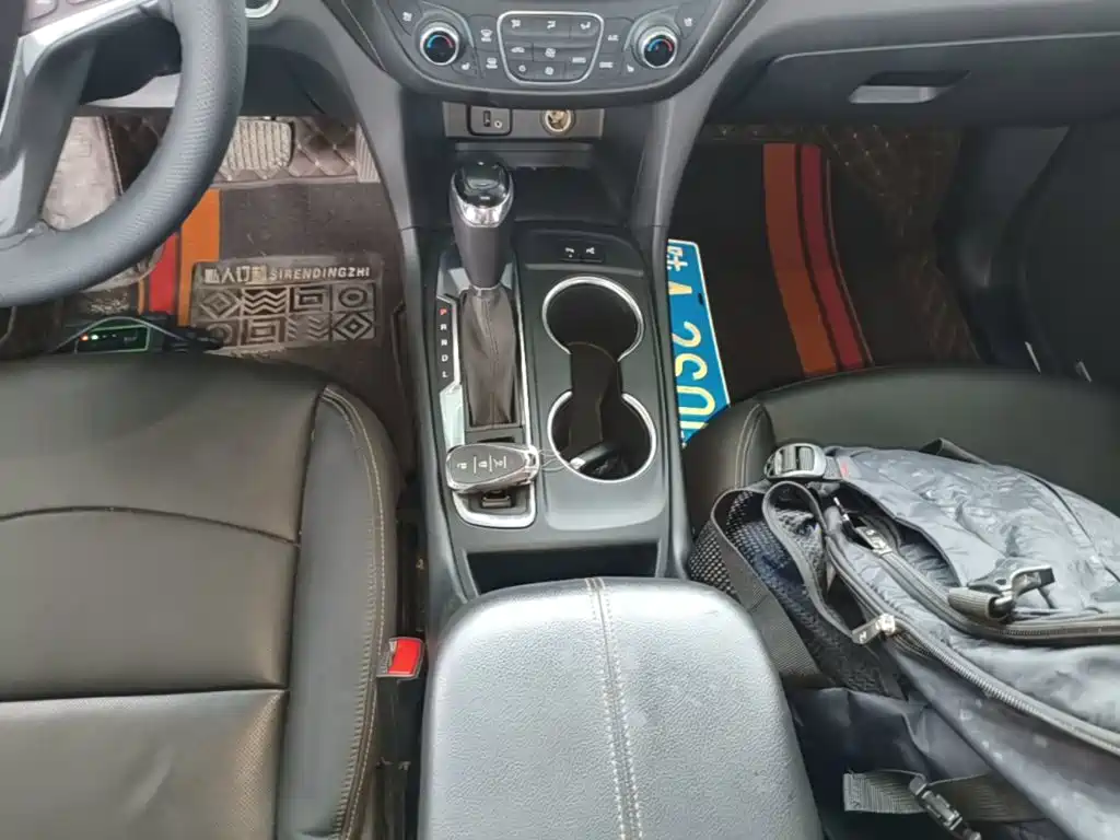 Photo 14 - Chevrolet Equinox