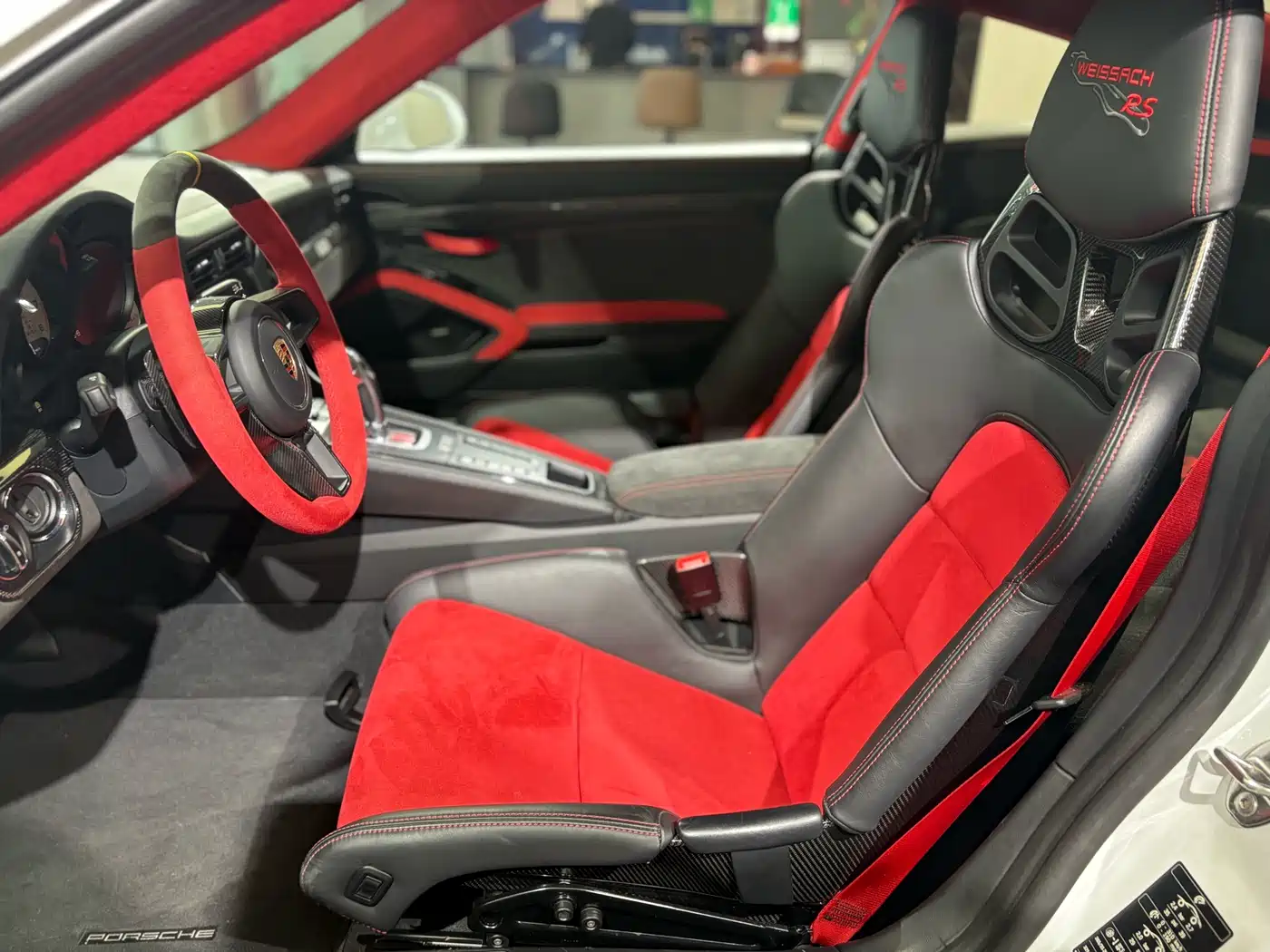 Porsche 911 2018 GT2 RS 3.8T фото 15