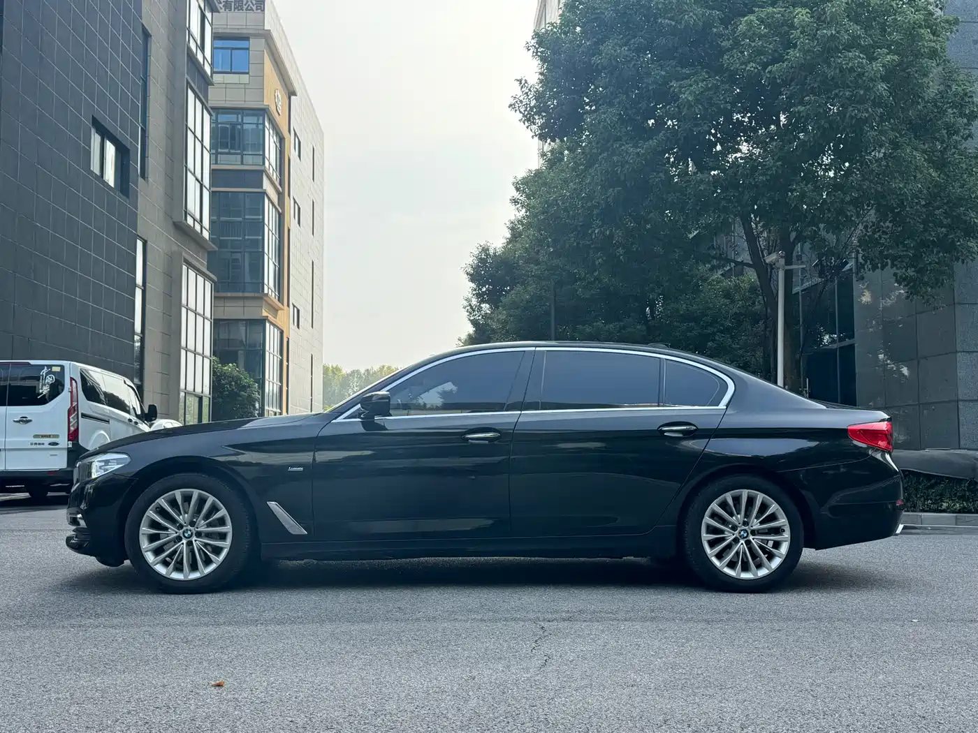 BMW 5 Series 2018 Facelift 530Li Leading Luxury Package фото 3