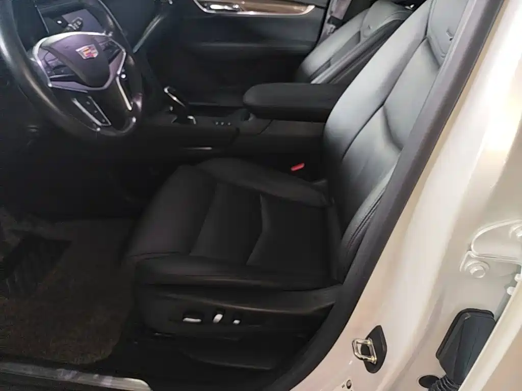 Photo 15 - Cadillac XT5
