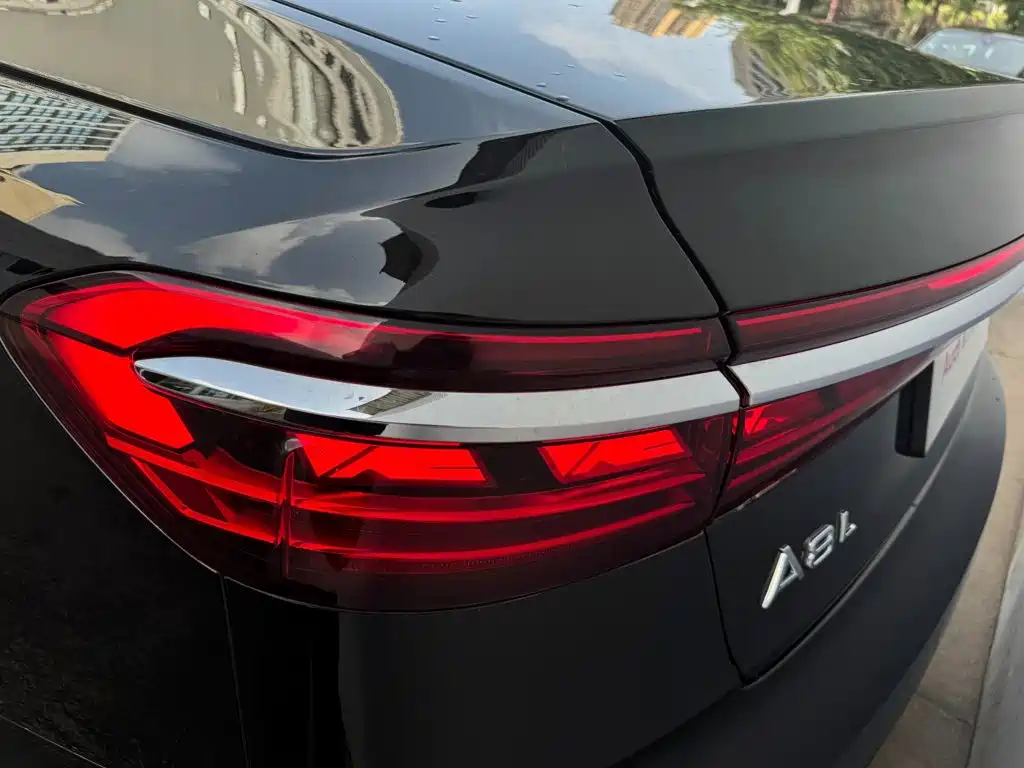 صورة 9 - Audi A8