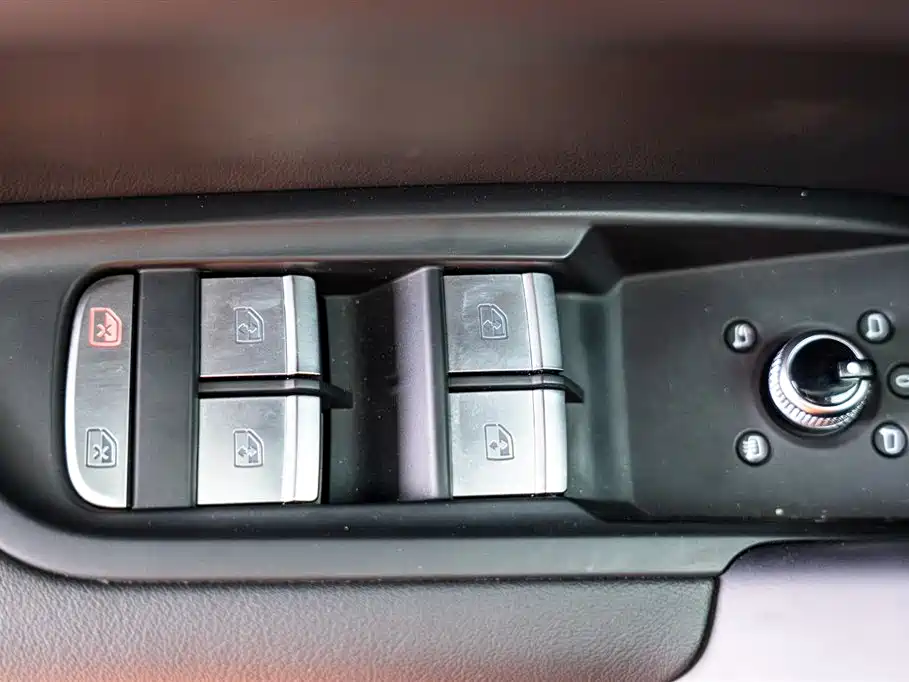 Audi Q5L 2024 Model 40 TFSI Luxury Dynamic фото 17