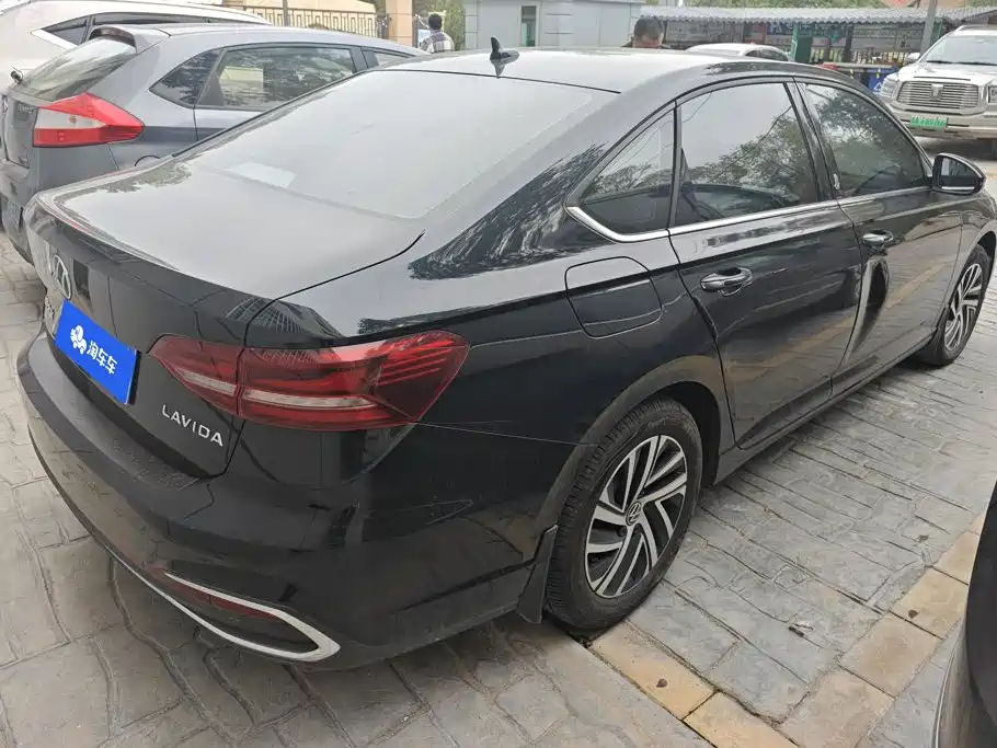 Фото 3 - Volkswagen Lavida