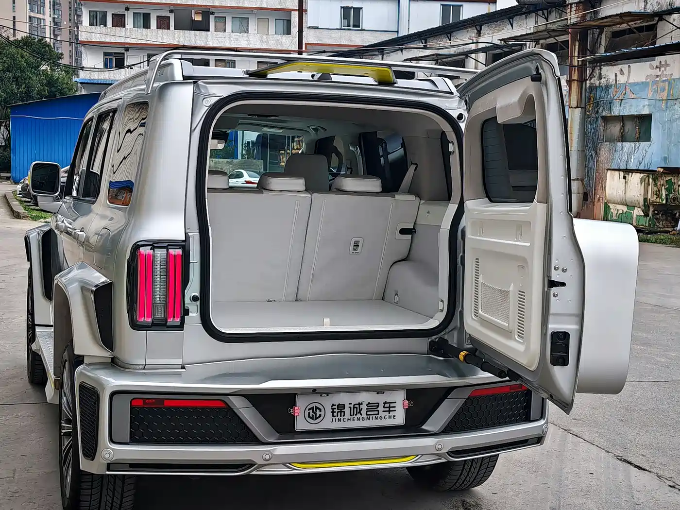 TANK CO CREATION TANK 300