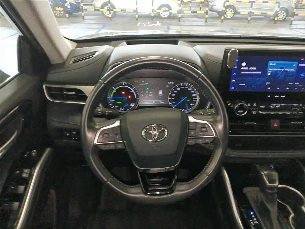 Toyota Highlander 2023 2.5L Smart Hybrid Dual Engine FWD Premium 7-Seater фото 7
