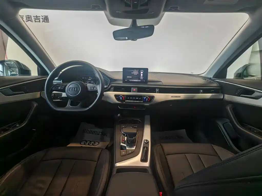 Фото 15 - Audi A4L