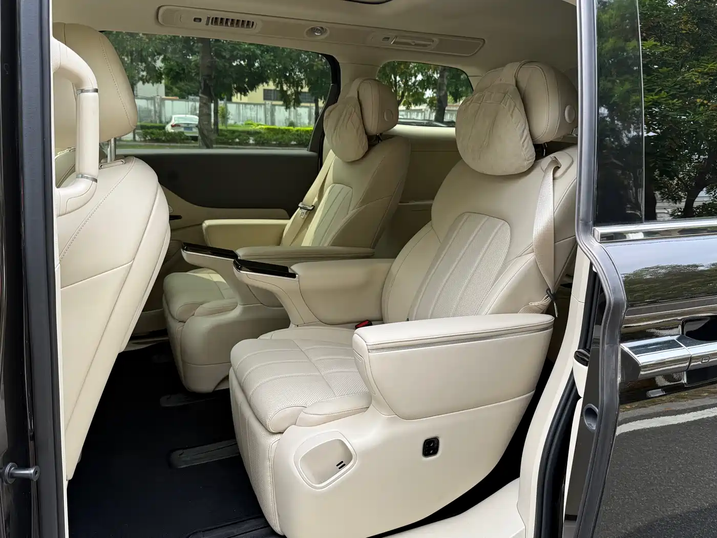 Voyah Auto Voyah Dreamer 2025 PHEV 4WD Kunpeng Premium Edition фото 12