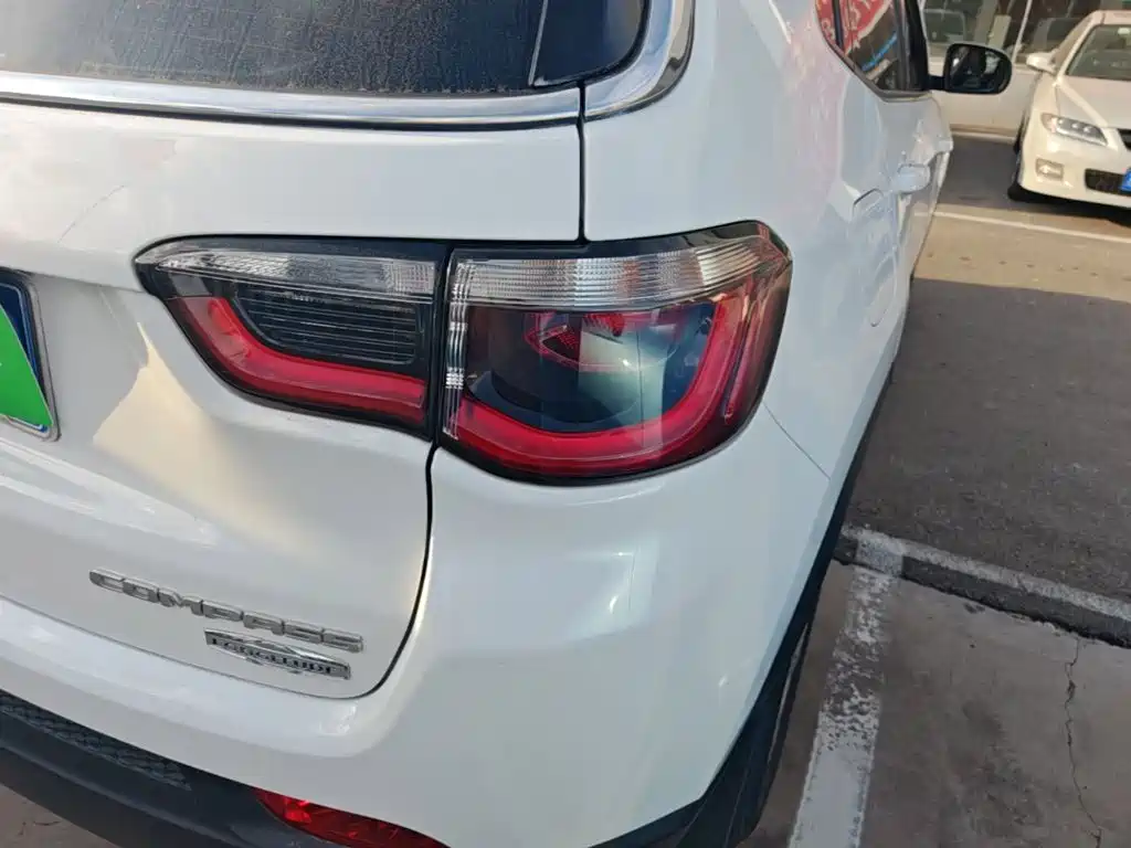 Photo 8 - Jeep Compass