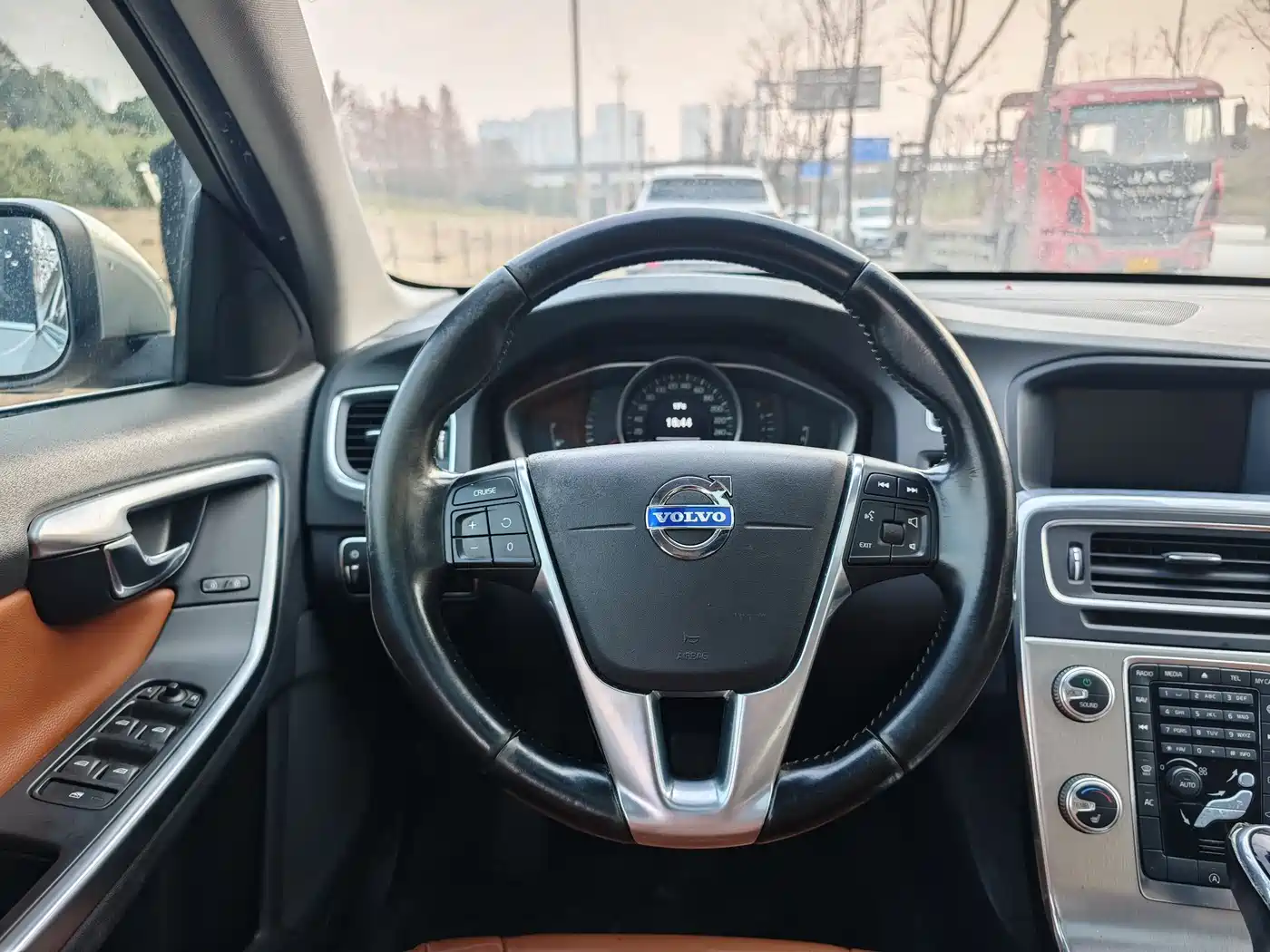 Фото 9 - Volvo S60