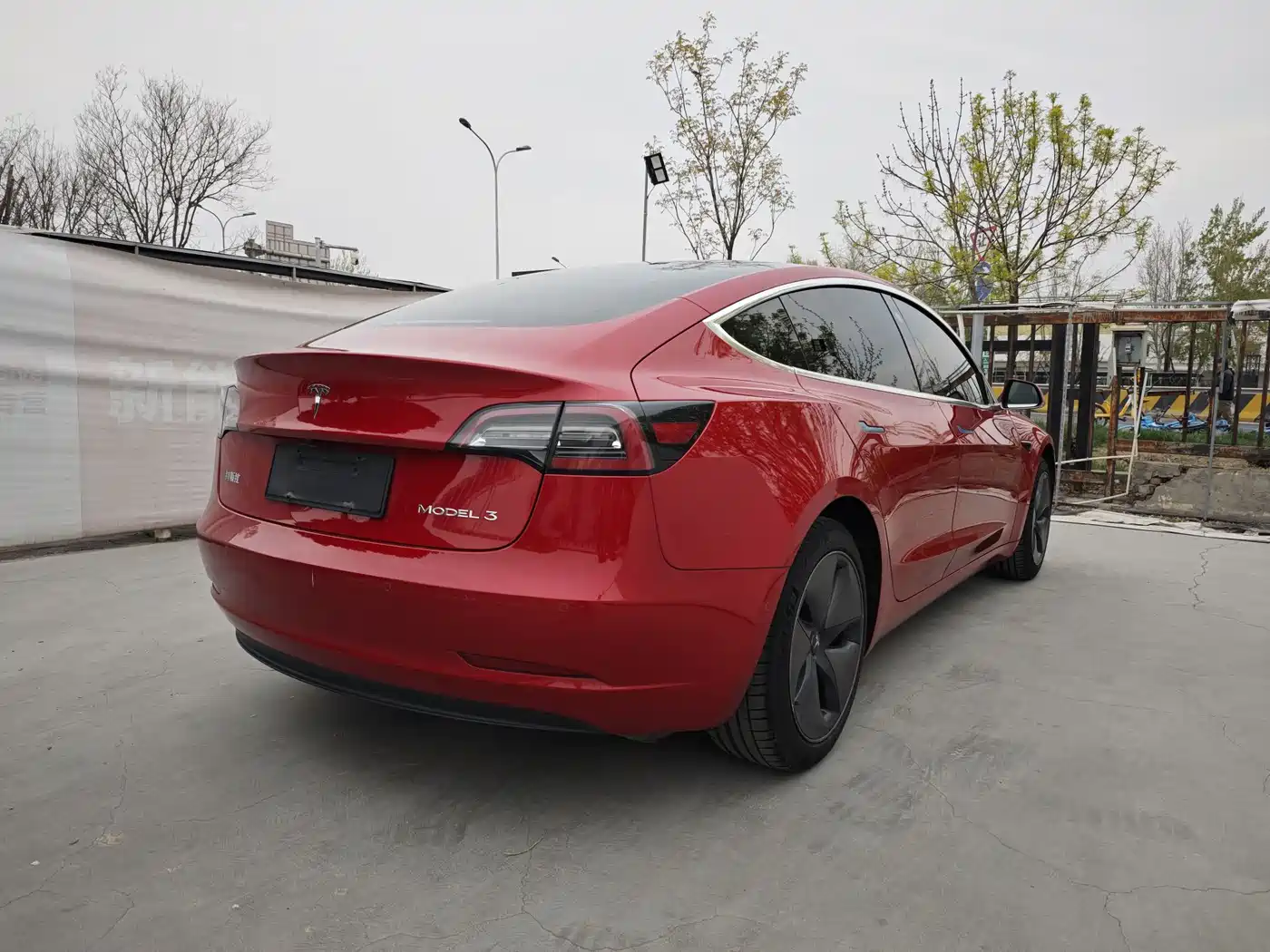 TESLA MODEL 3