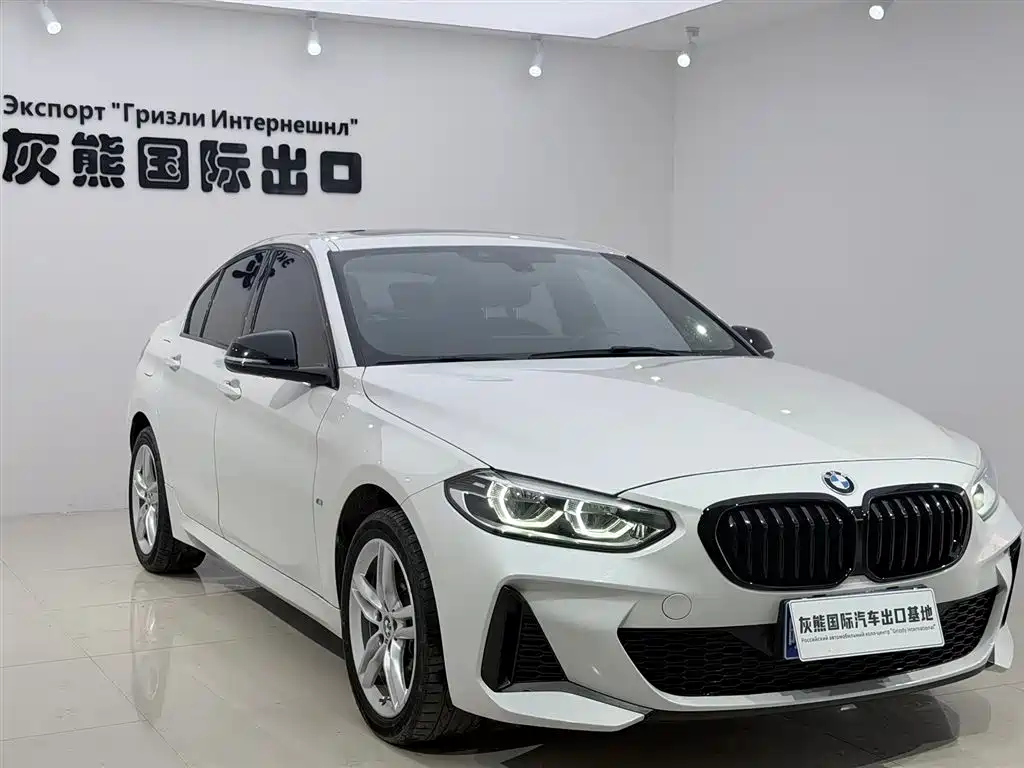 BMW 1 Series 2022 120i M Sport Shadow Edition фото 3