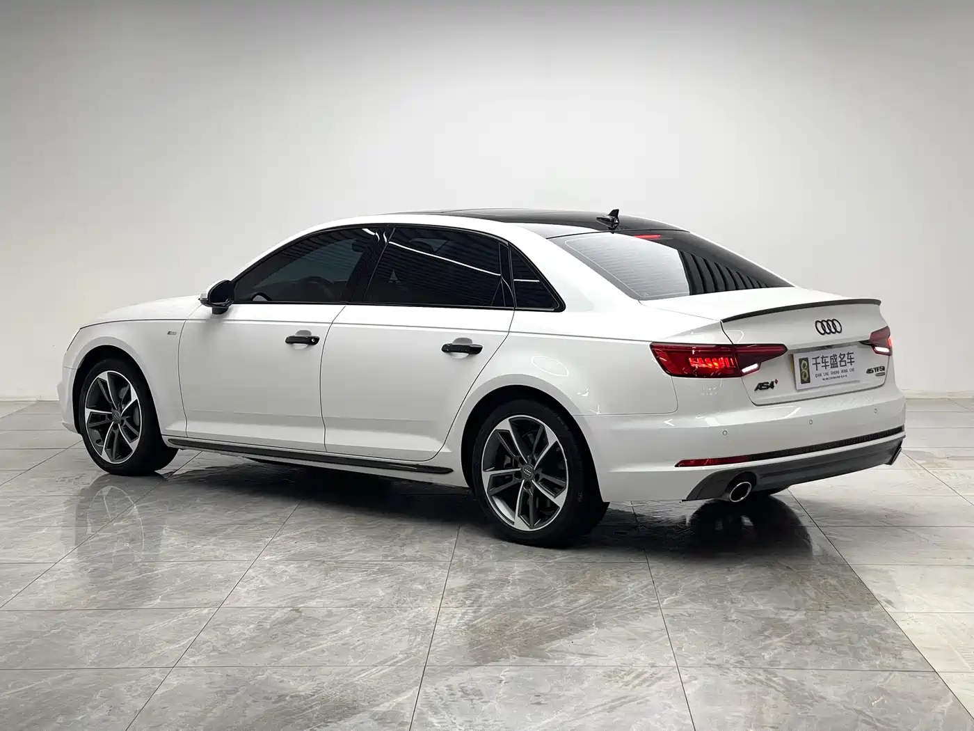 Фото 4 - Audi A4L