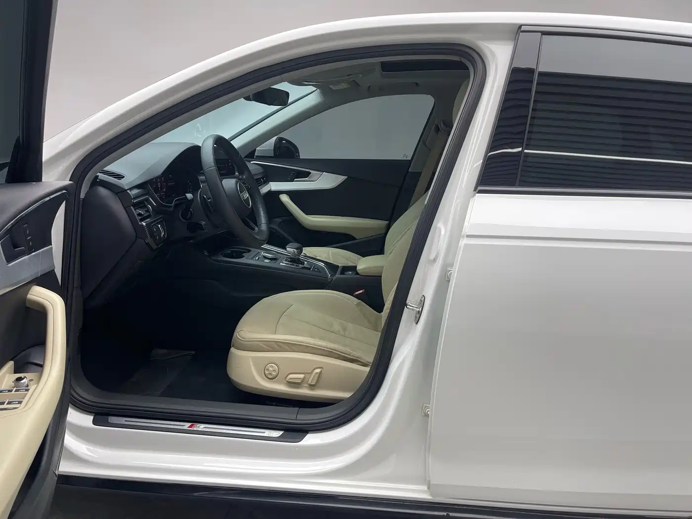 Фото 16 - Audi A4L