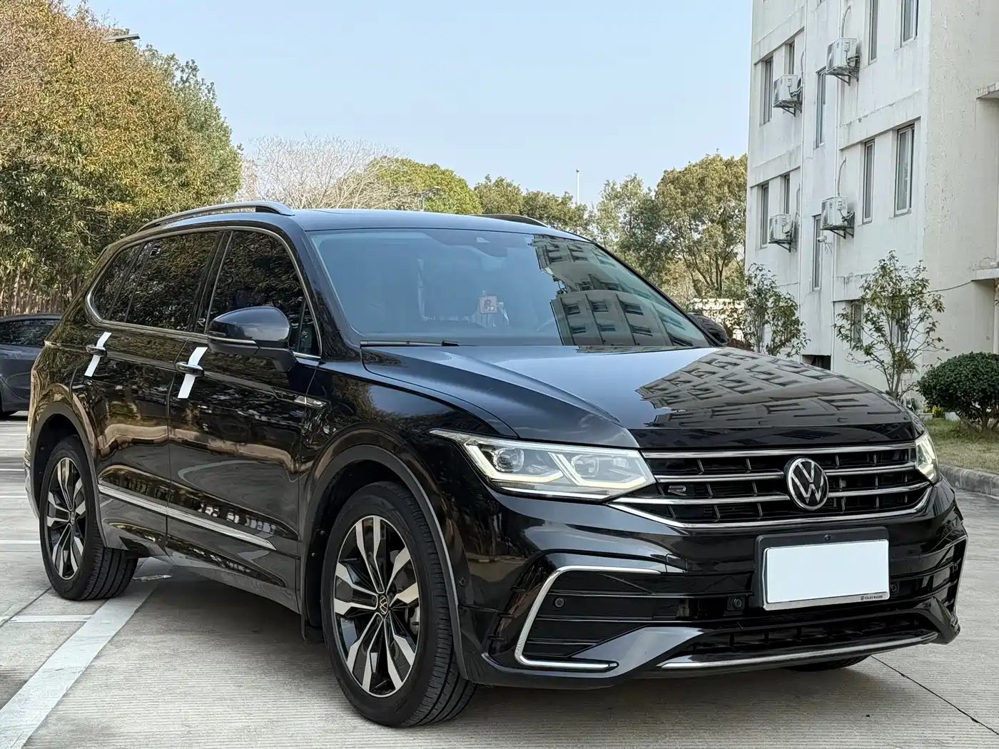 Volkswagen Tiguan L 2022 330TSI Auto 2WD R-Line Premium Edition фото 4