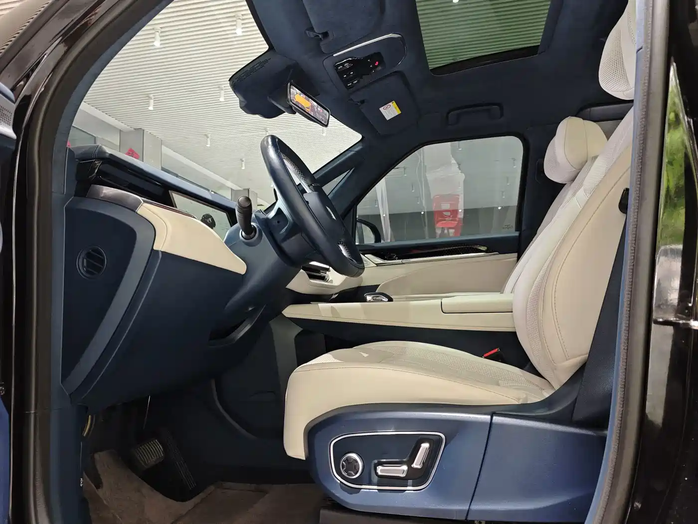 ZEEKR 009 2025 2024 6-seat Executive AWD 108kWh