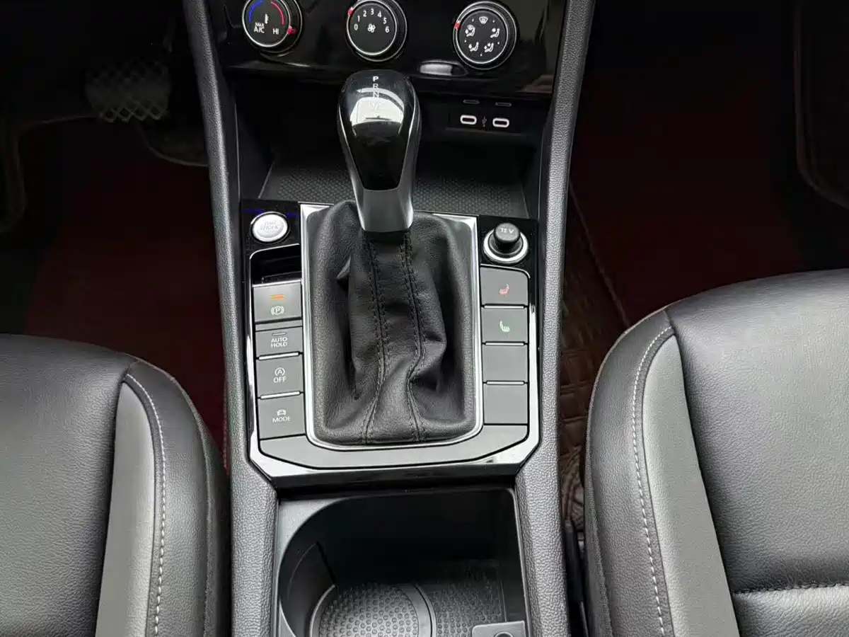 Volkswagen Sagitar 2022 280TSI DSG Surpassing Edition фото 12