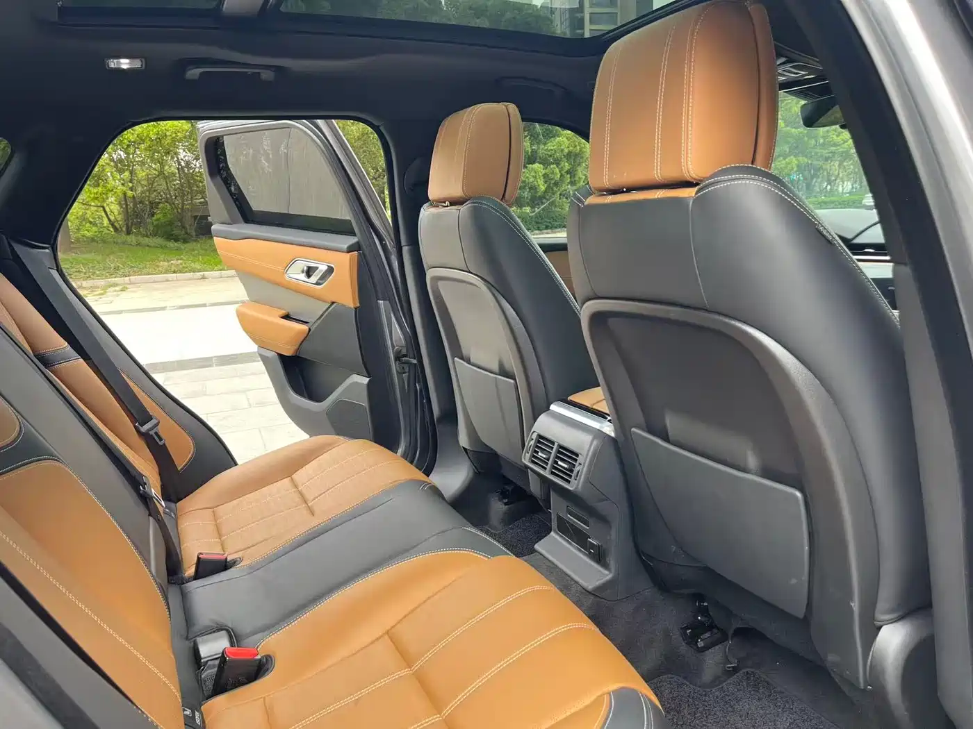 Land Rover Range Rover Velar 2022 250PS Golden Collector's Edition фото 13
