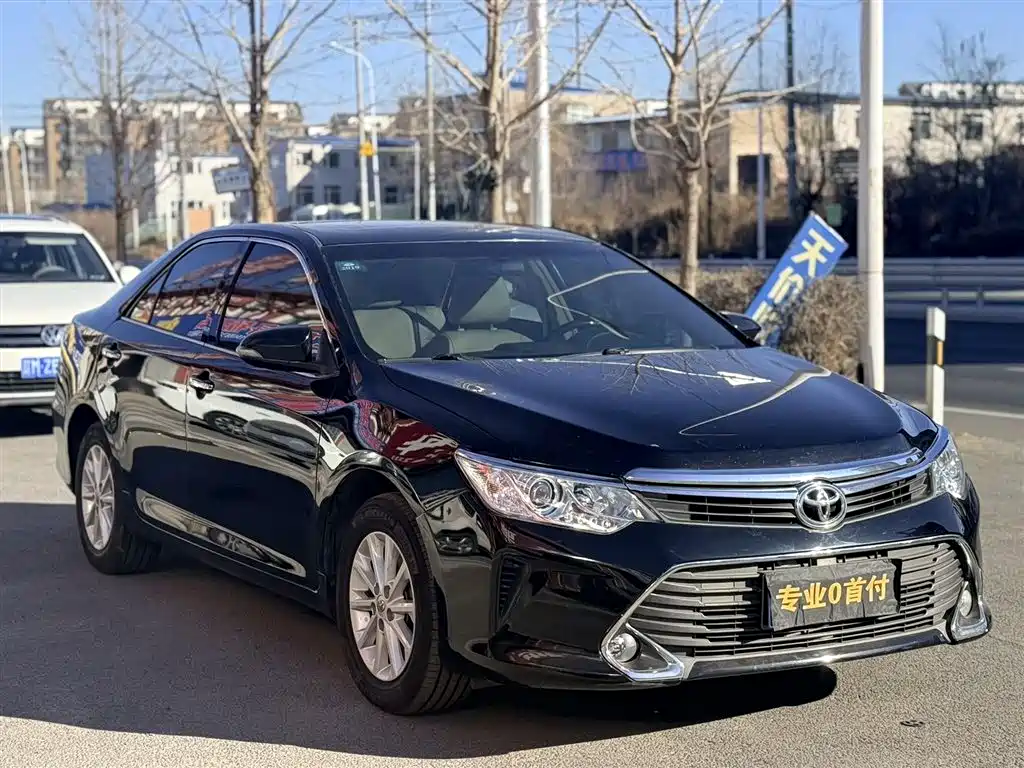 Toyota Camry 2015 2.0G Leading Edition фото 2