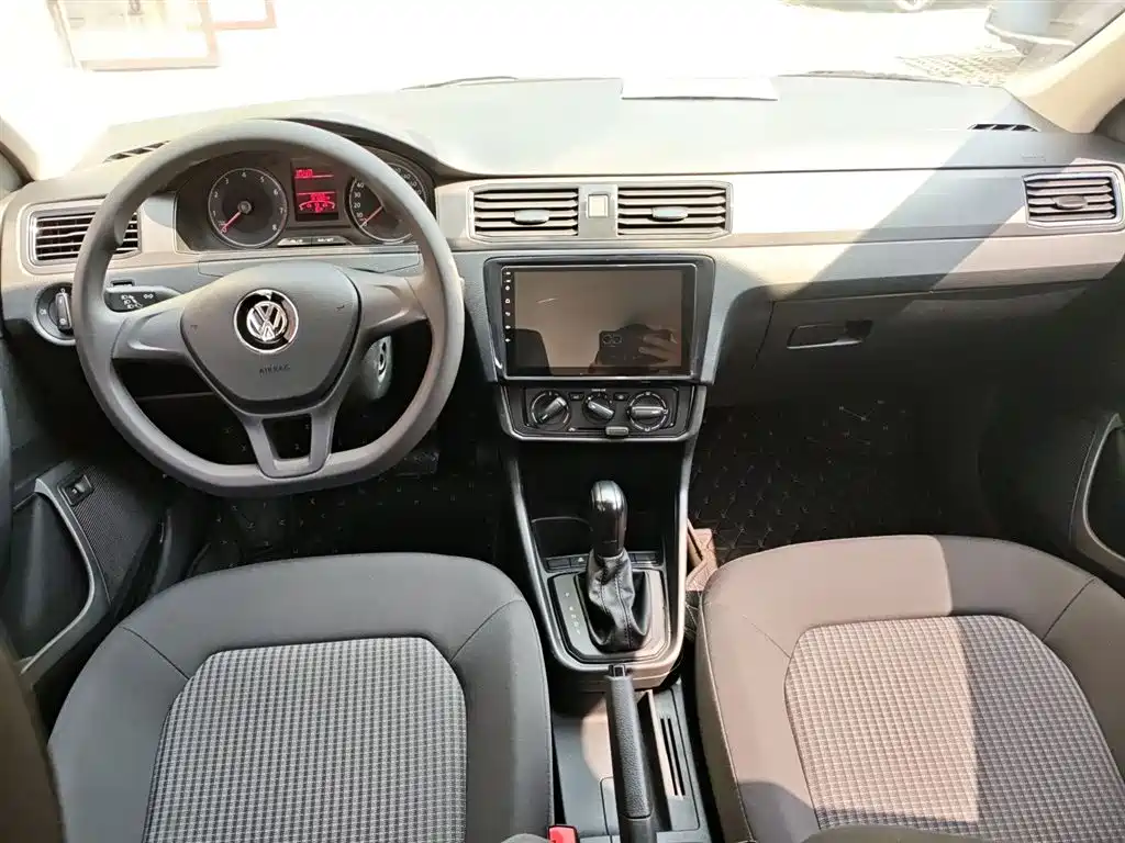 VOLKSWAGEN SANTANA