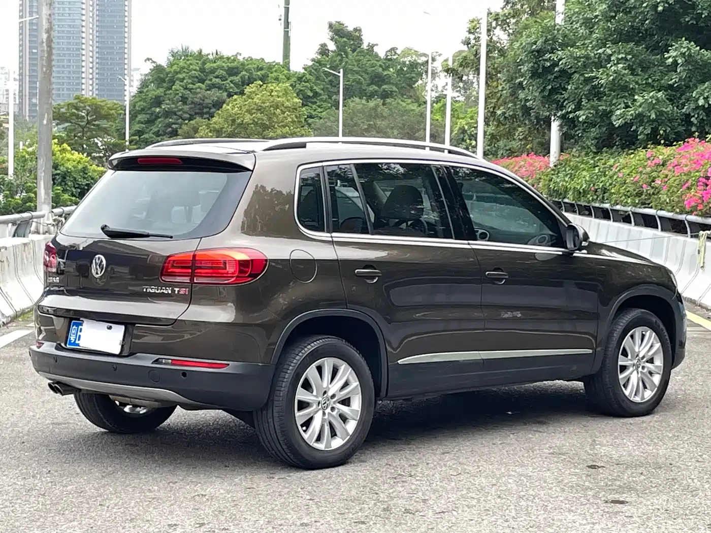 Volkswagen Tiguan 2013 1.8TSI Automatic 2WD Luxury Model фото 8