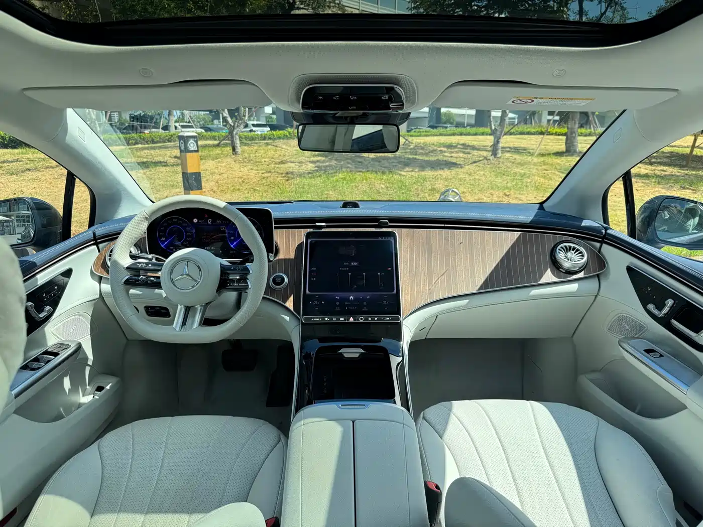 Mercedes-Benz EQE 2025 2025 Model 500 4MATIC Luxury Edition