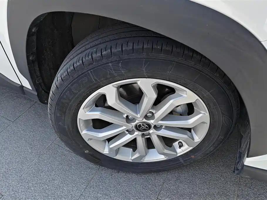 Toyota Frontlander 2023 2.0L CVT Elite Edition фото 6