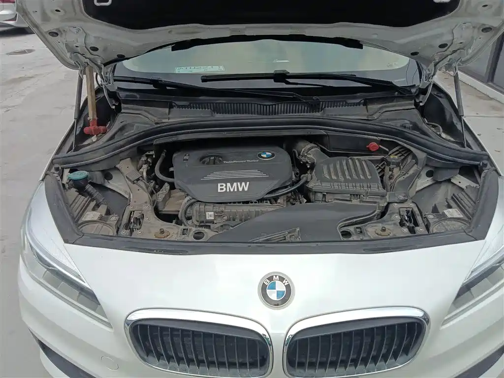 BMW 2 Series Touring 2016 218i Leading фото 16