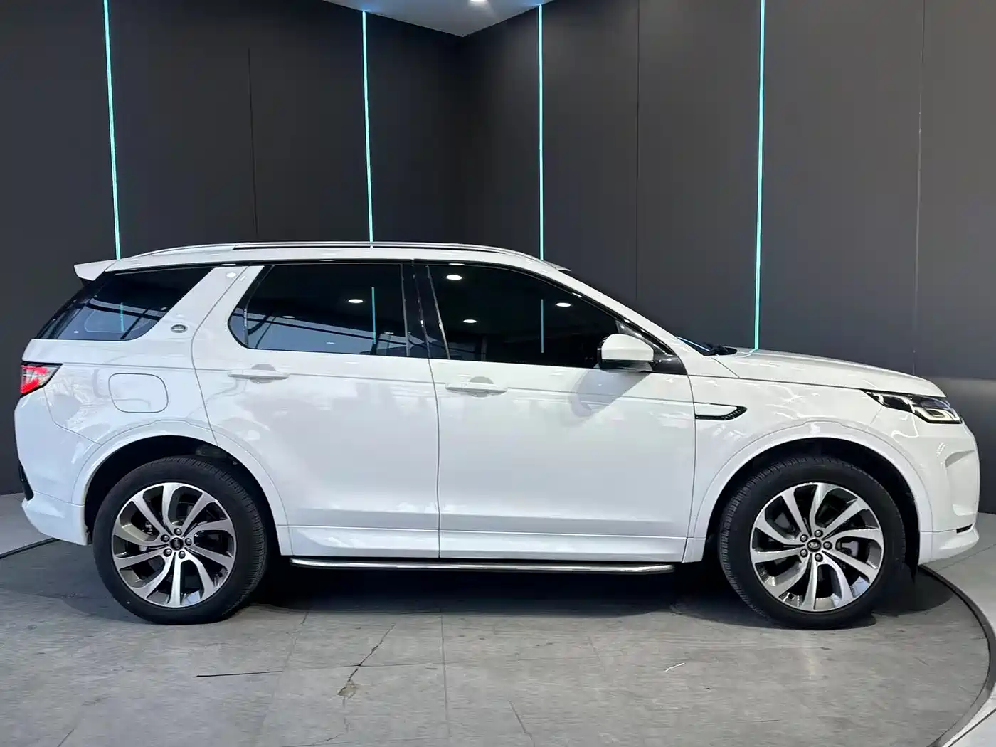 LAND ROVER DISCOVER NEW ENERGY SOURCES FOR SPORTS