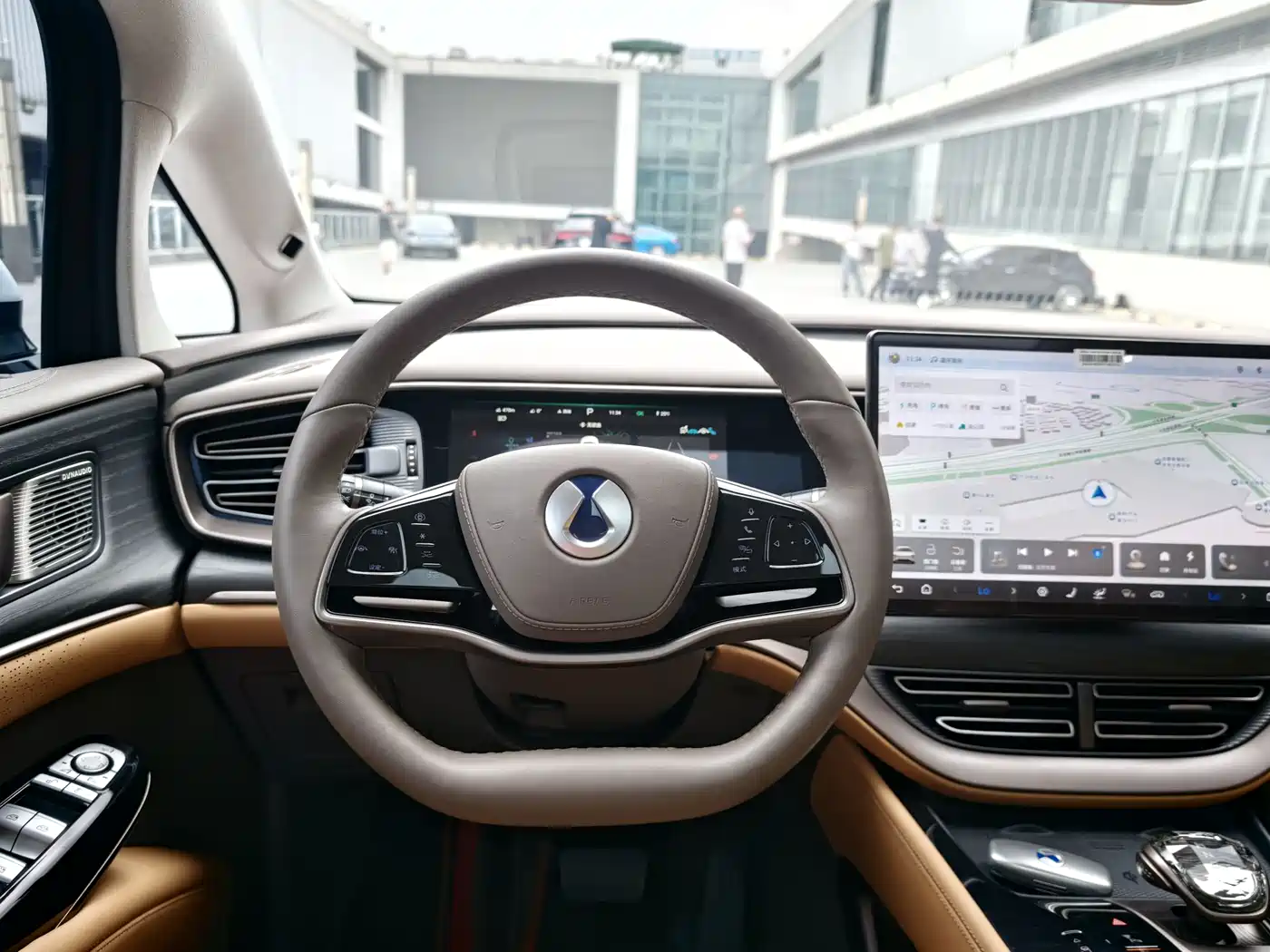 Denza D9 2022 DM-i 970 AWD Flagship фото 16