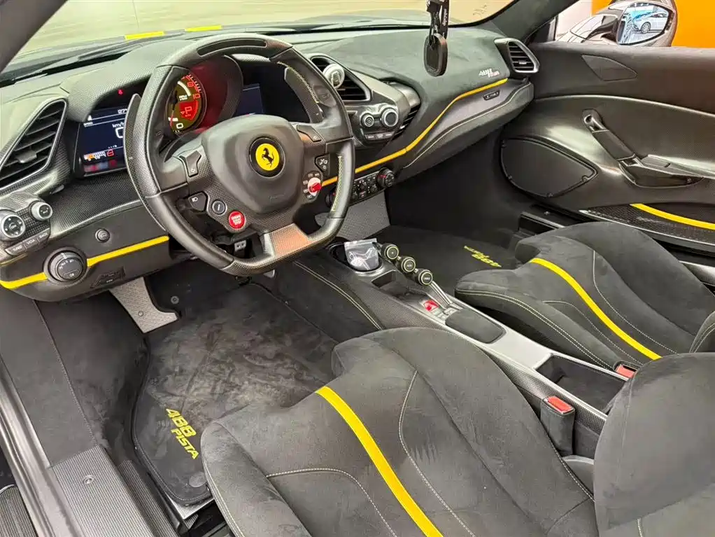 Ferrari 488 2018 488 Pista фото 4
