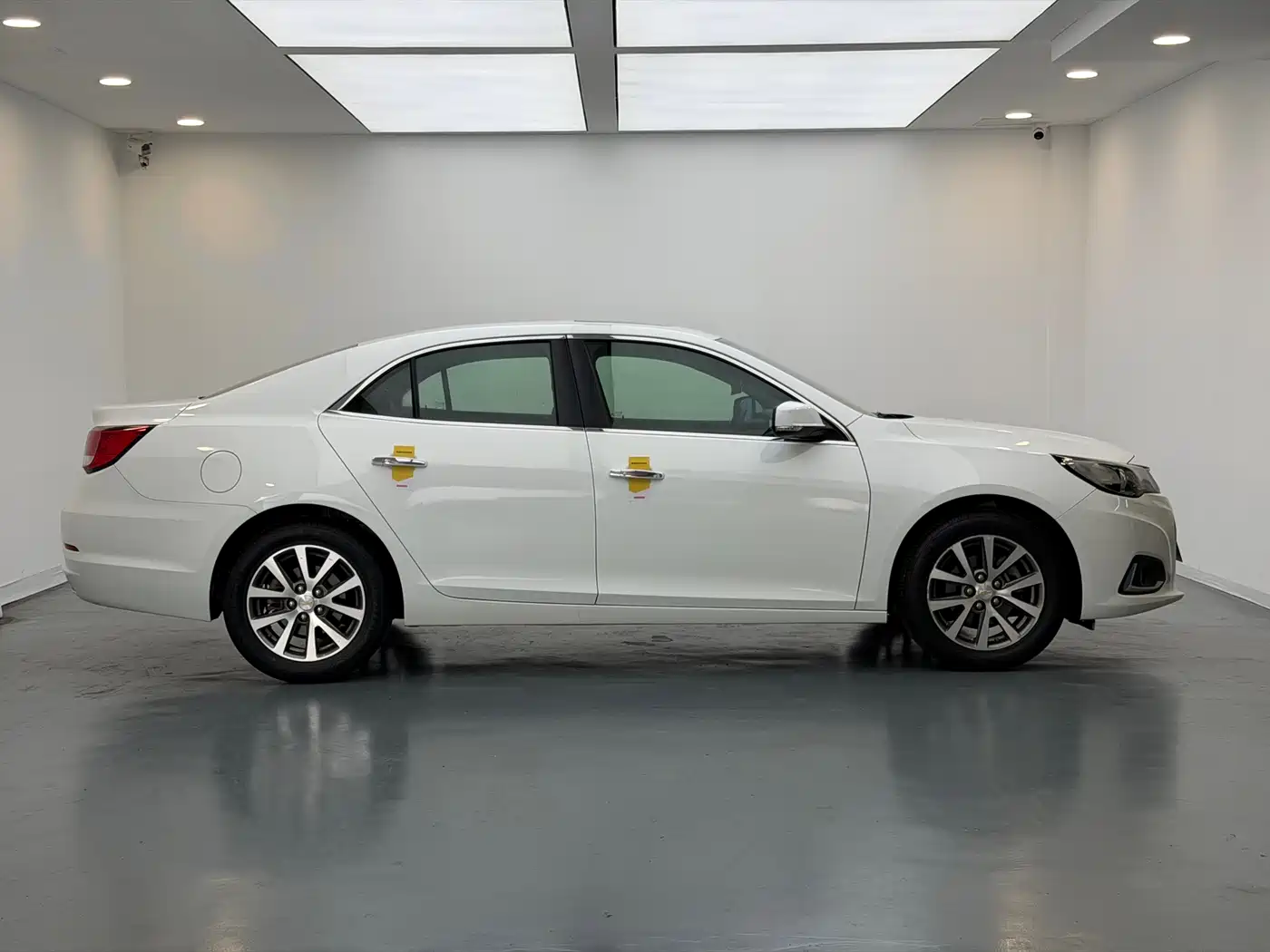 Chevrolet Malibu 2016 2.0L Automatic Luxury фото 18