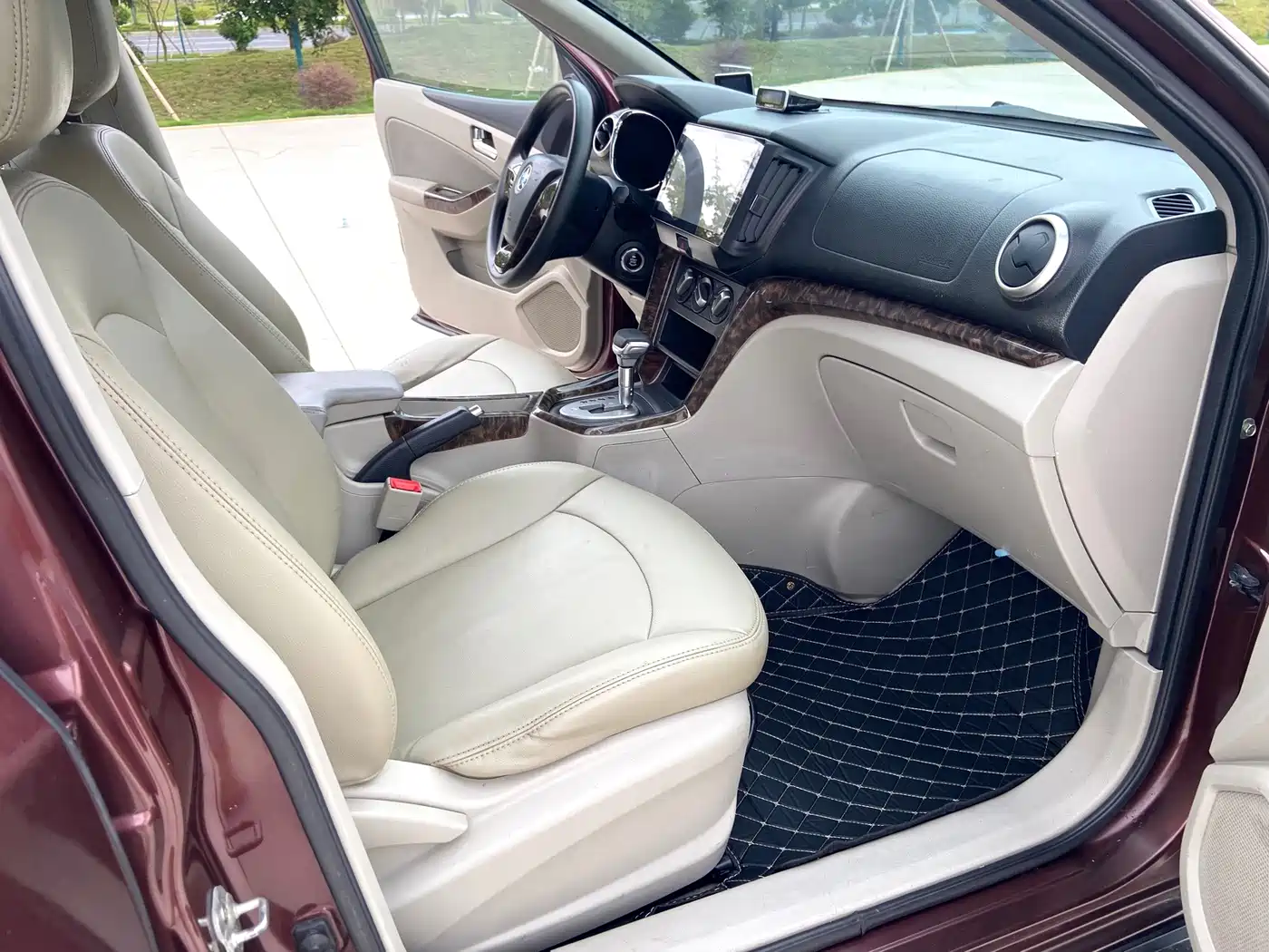 Venucia T70 2015 2015 2.0L CVT Ruixing Edition