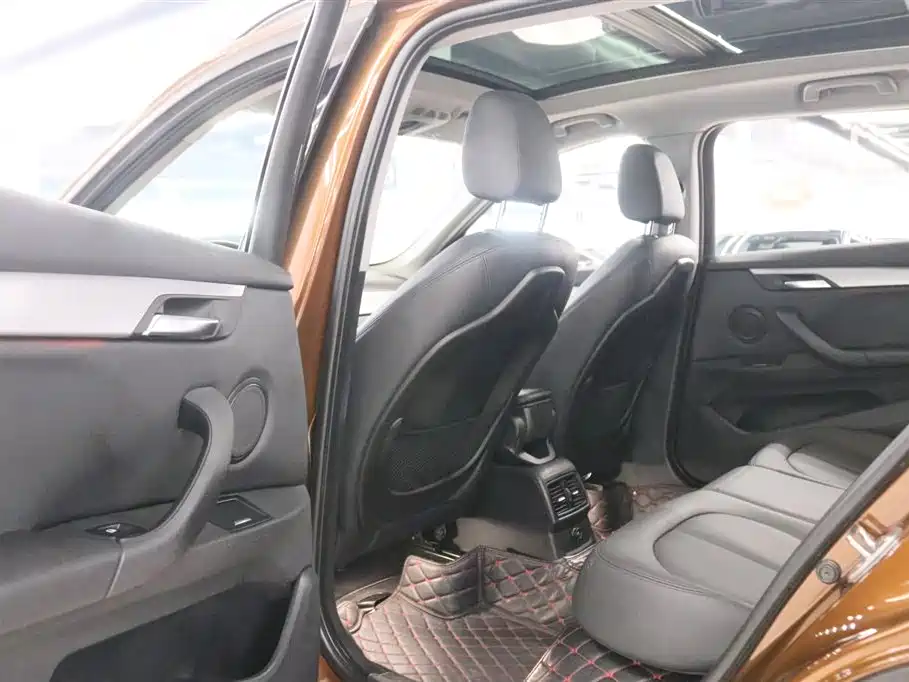 BMW X1 2016 sDrive18Li Premium Model фото 15