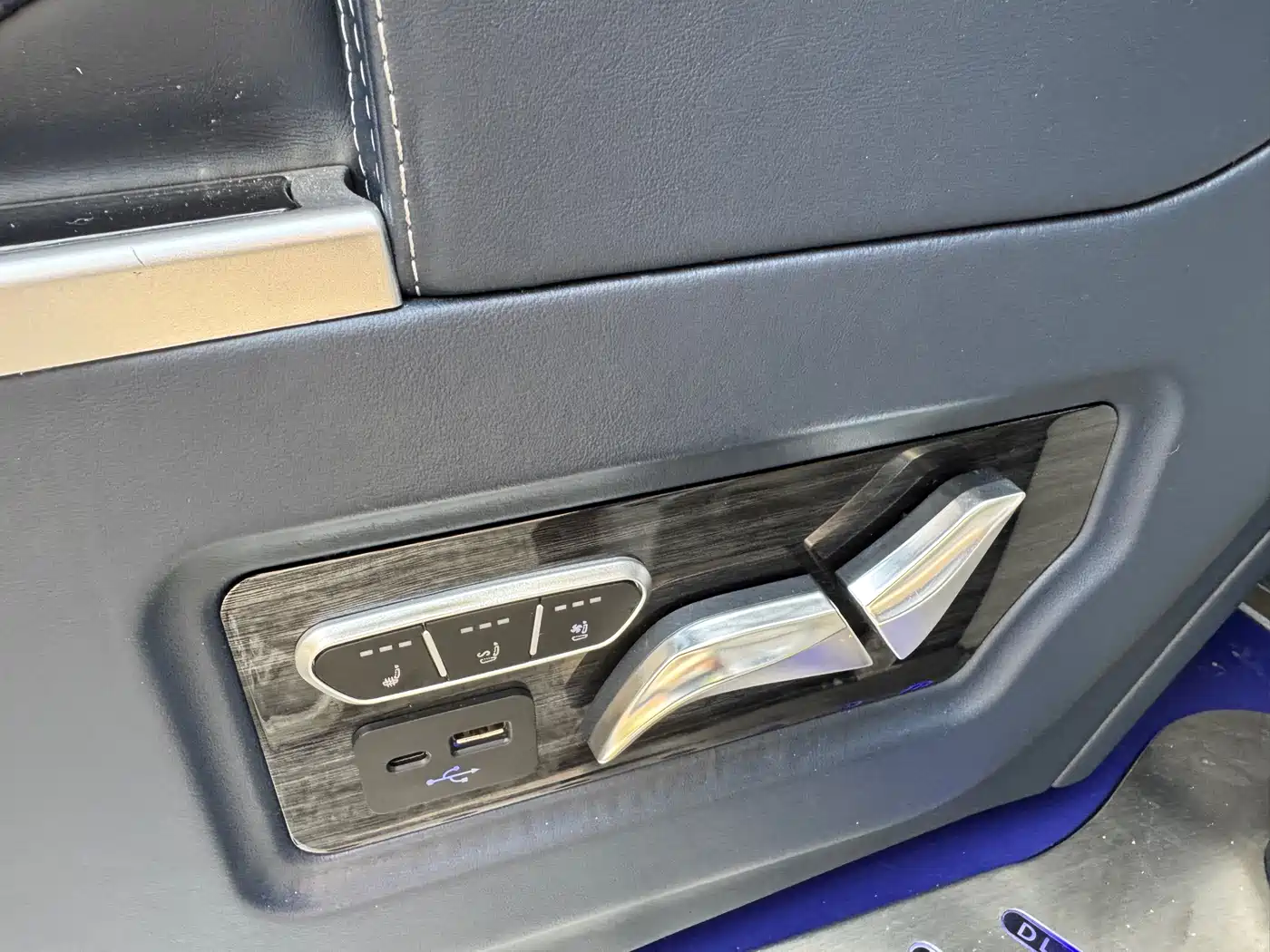 Buick GL8 2021 Land Business Class 652T Comfort фото 6