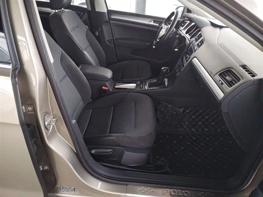 Volkswagen Golf 2018 1.6L Automatic Comfort фото 25
