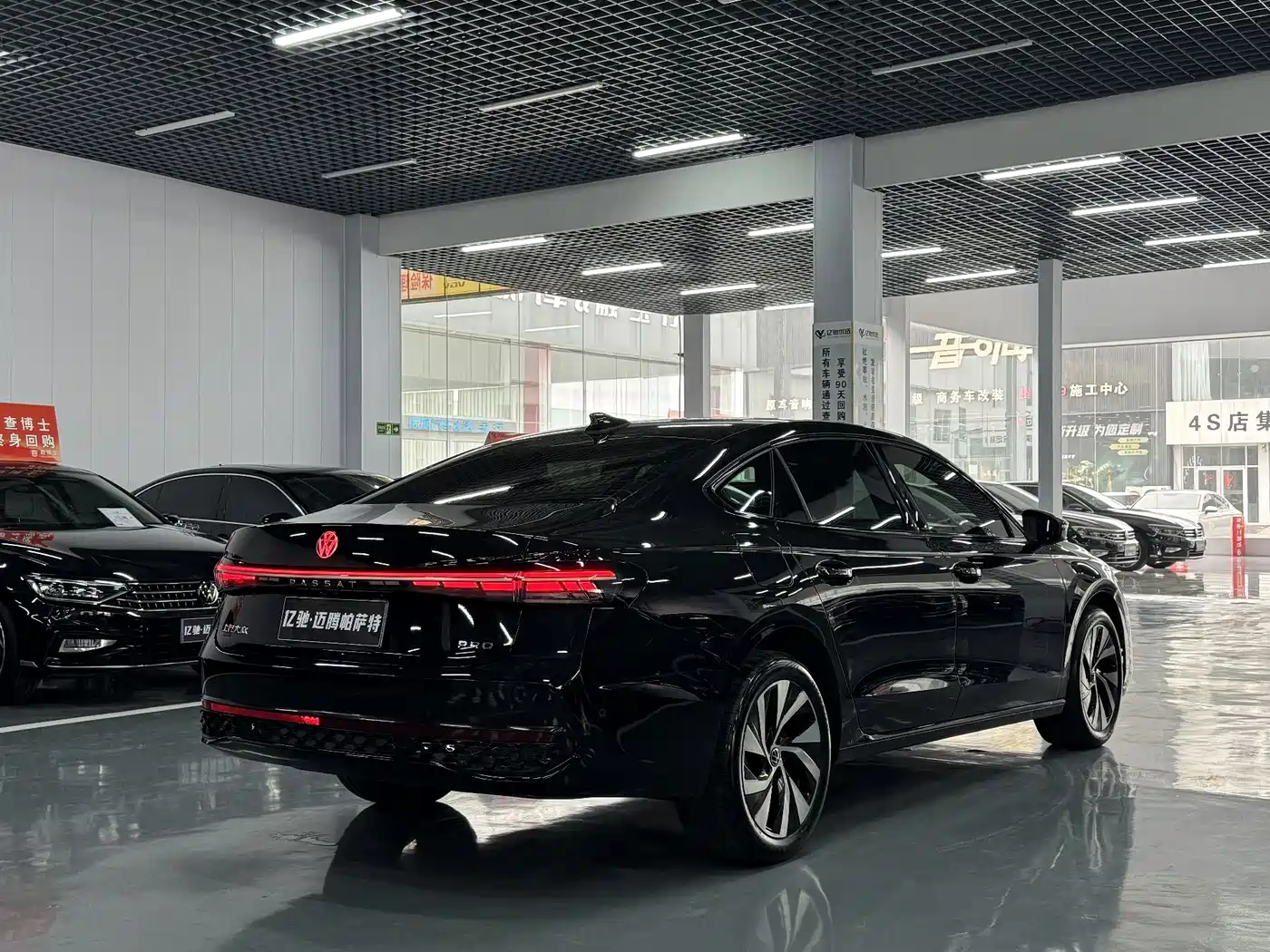 Volkswagen Passat 2025 Model Pro 380TSI Starlight Dragon Edition фото 6