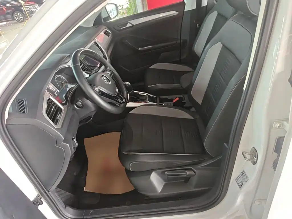 VOLKSWAGEN T-ROC EXPLORING SONGS