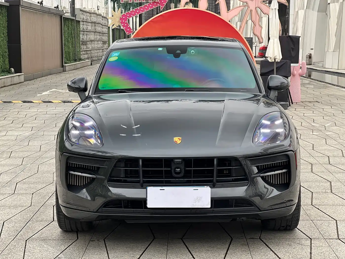 PORSCHE MACAN