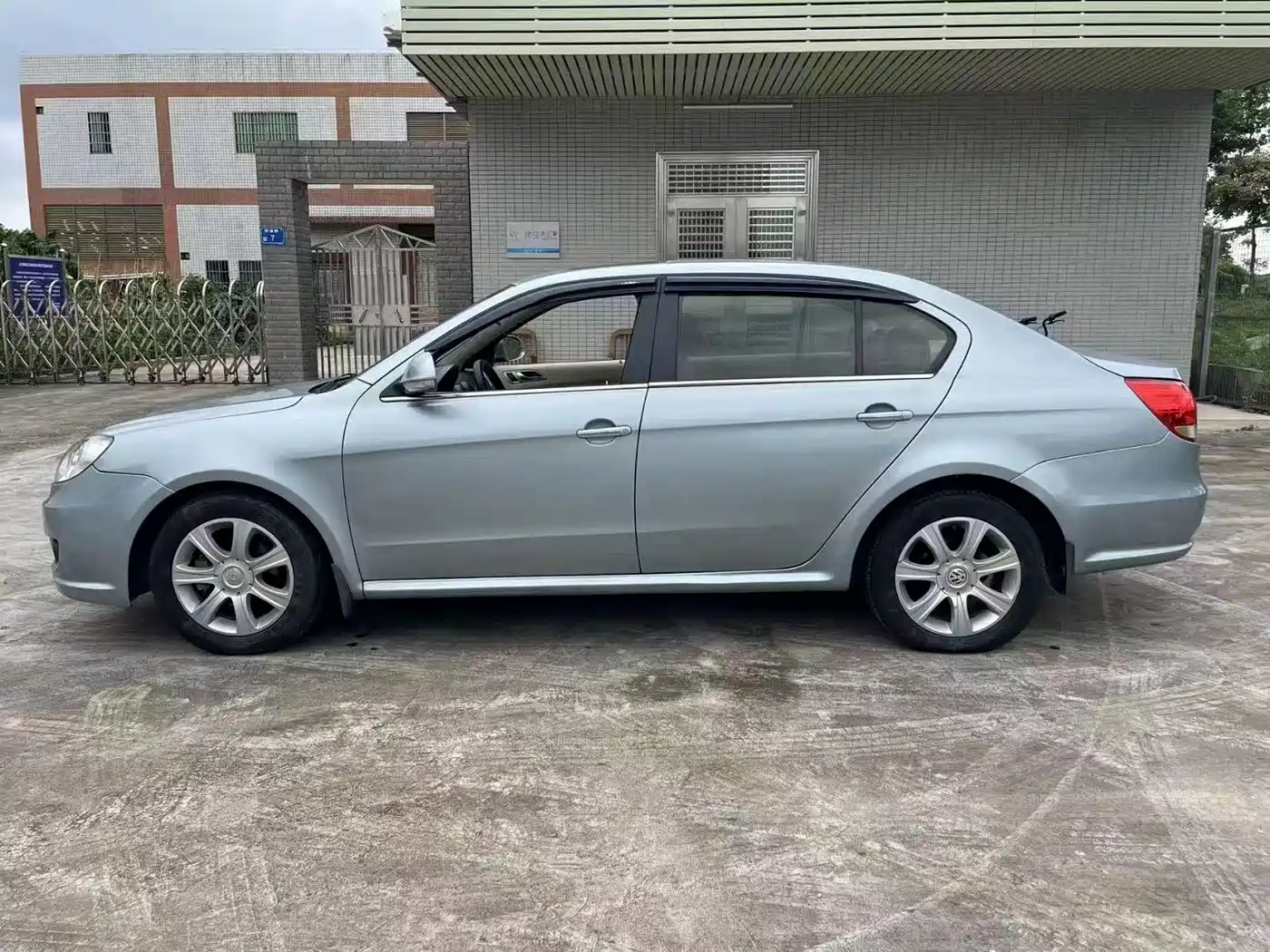 Volkswagen Lavida 2008 1.6L Automatic Elegance фото 4