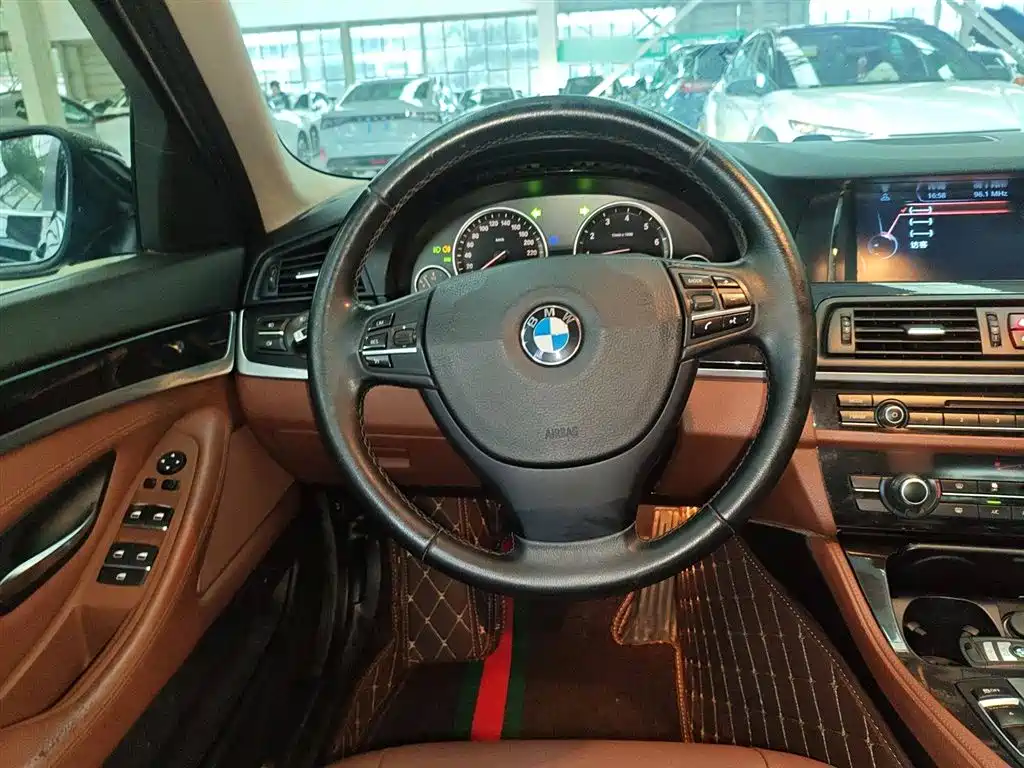 BMW 5 Series 2014 520Li Elegance фото 8