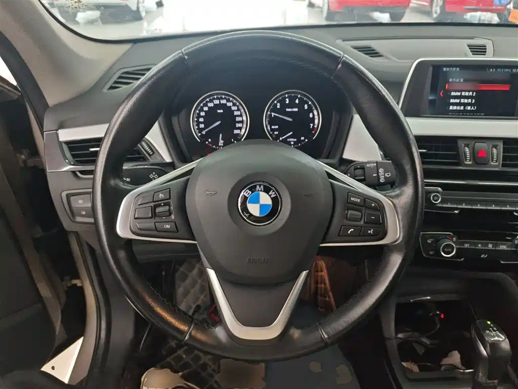 BMW X1 2018 sDrive18Li Fashion Model фото 11